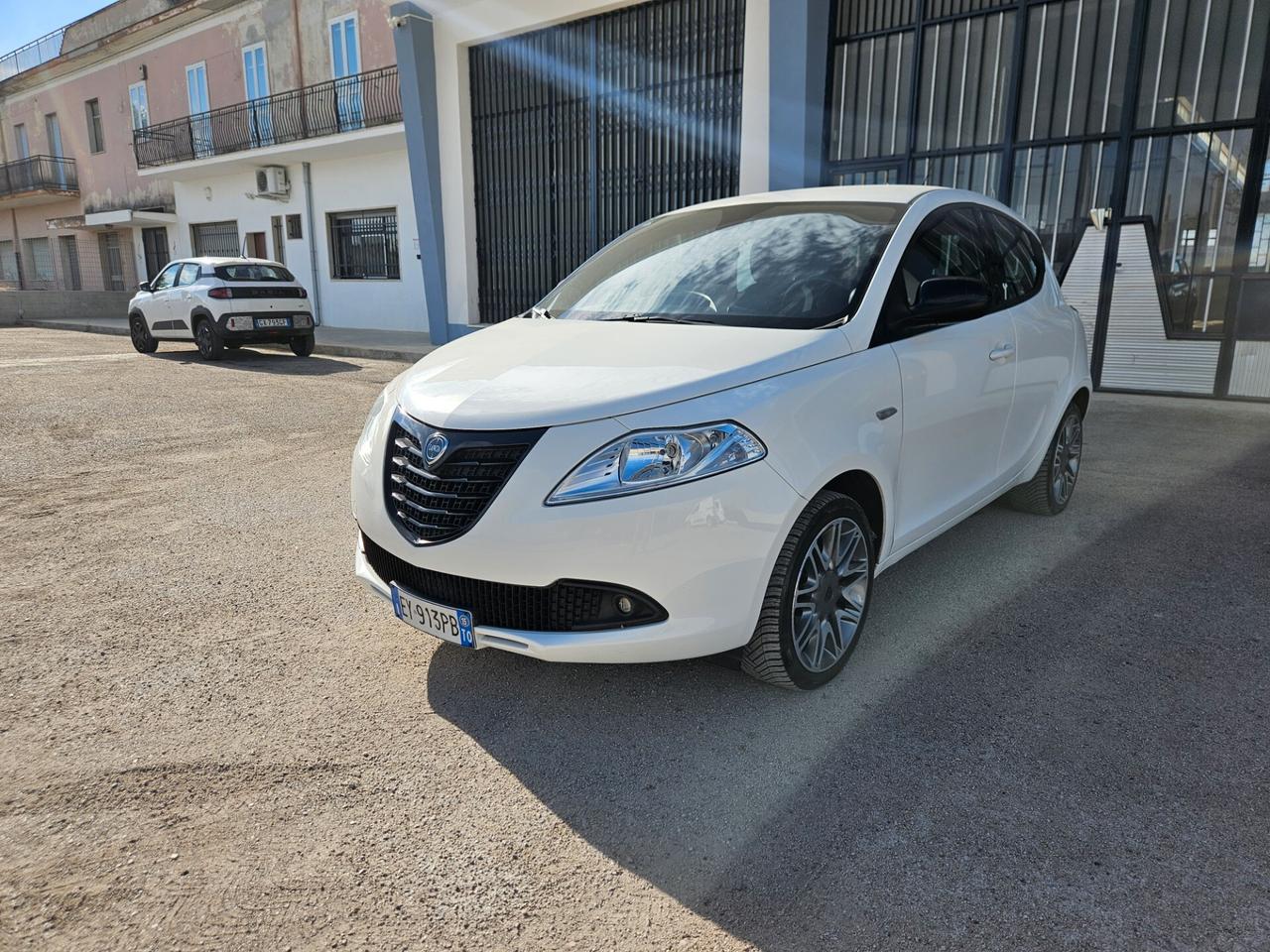 Lancia Ypsilon 1.2 69 CV 5 porte S Momodesign