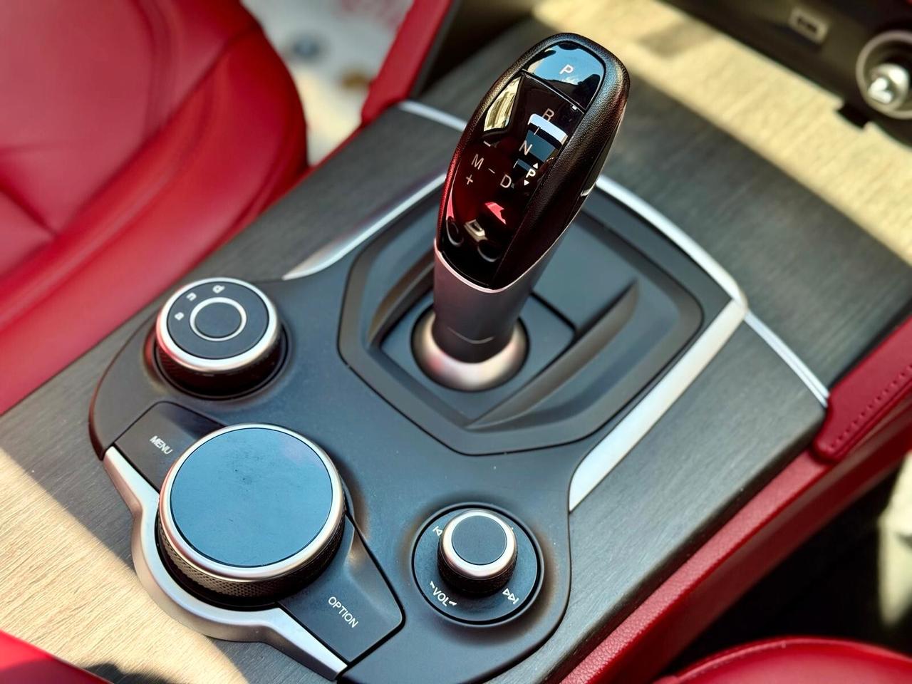 ALFA ROMEO STELVIO 2.2 210HP EXECUTIVE AT8 Q4 EU6- 2017 *TETTO,HARMAN KARDON*