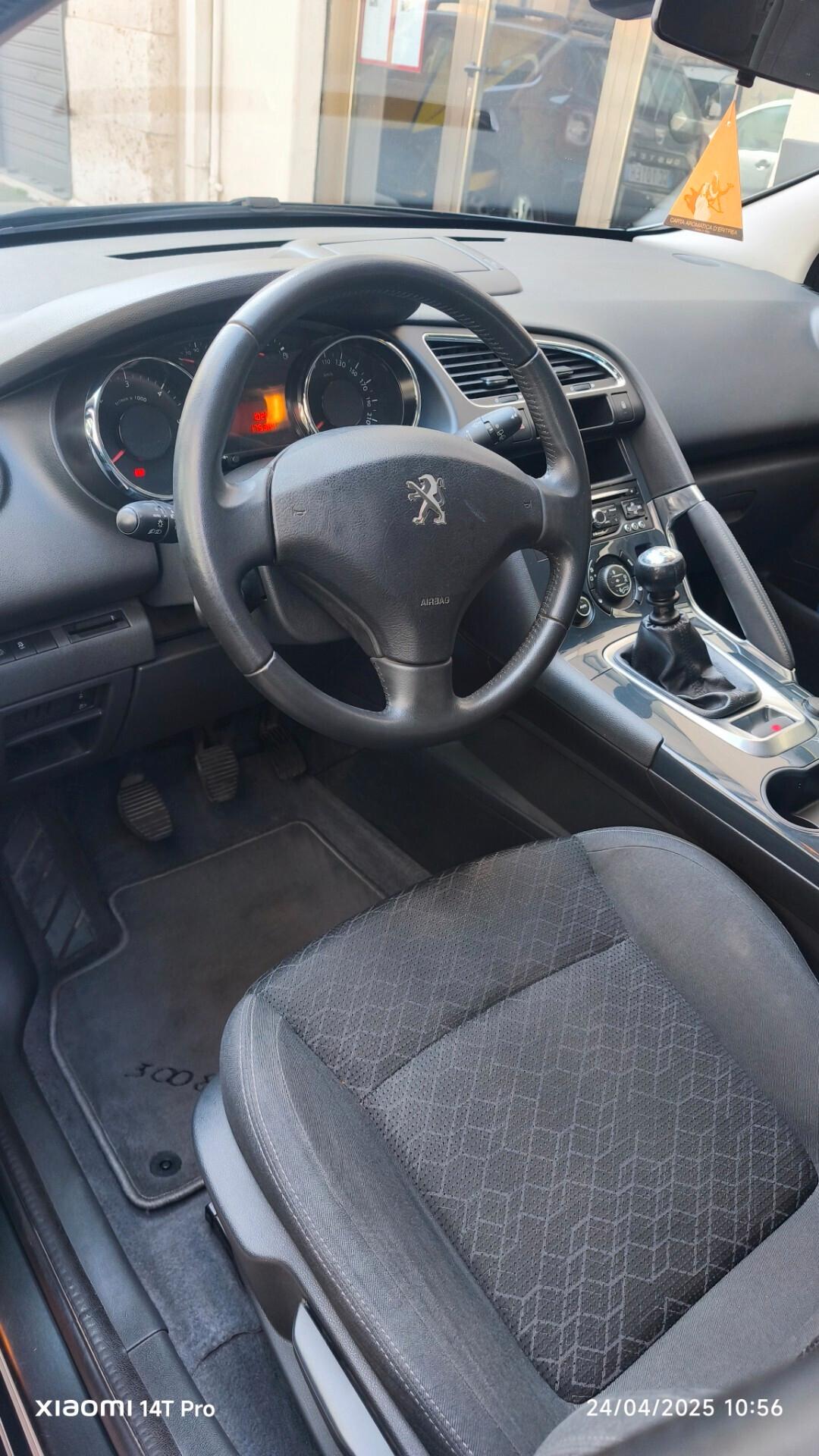 Peugeot 3008 1.6 HDi 115CV/Navi/Active 2015