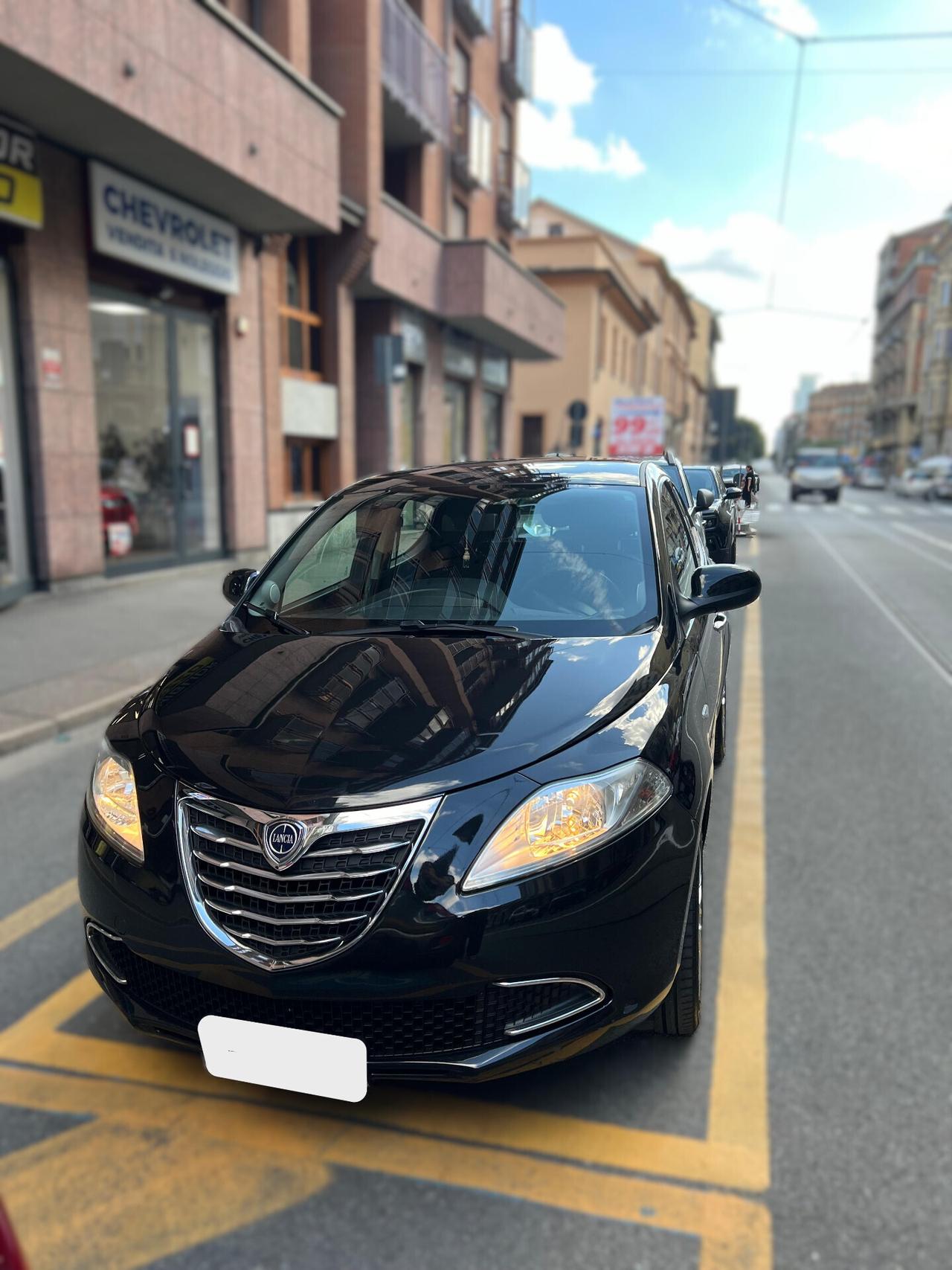 Lancia Ypsilon - APERTI AD AGOSTO