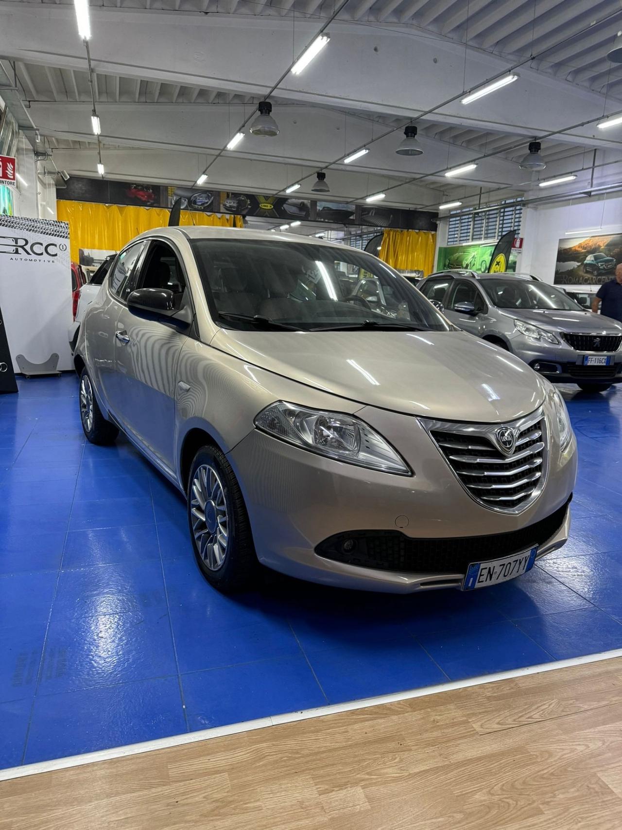 Lancia Ypsilon 1.3 MJT 75 CV Unyca