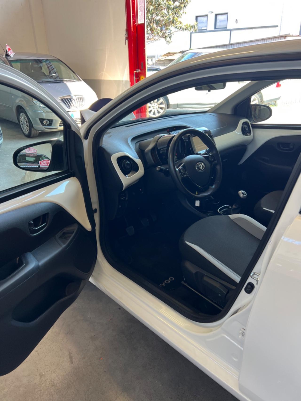 Toyota Aygo 1.0 VVT-i 69 CV 5 porte x-cite MMT