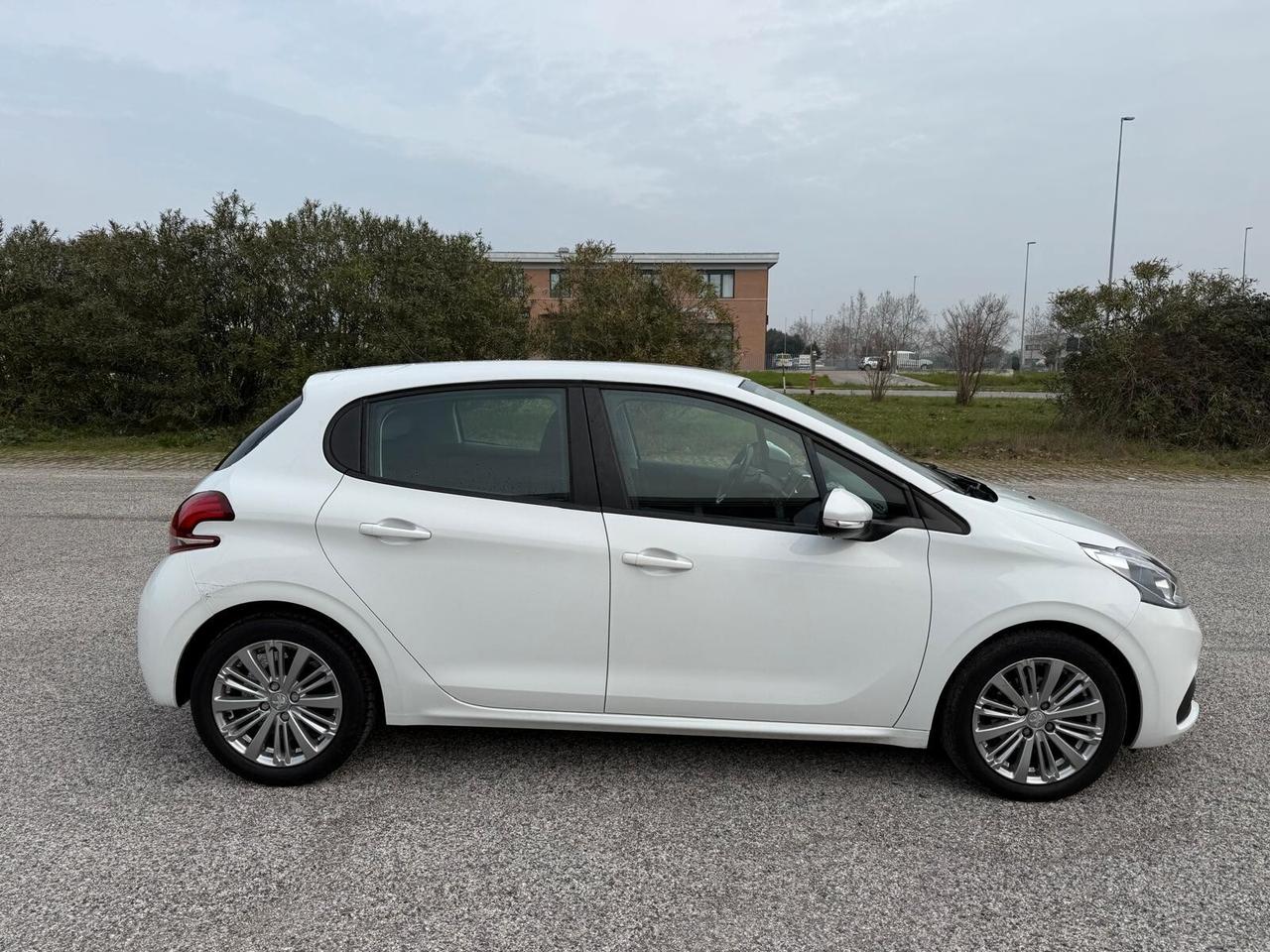 Peugeot 208 BlueHDi 75 5 porte Allure