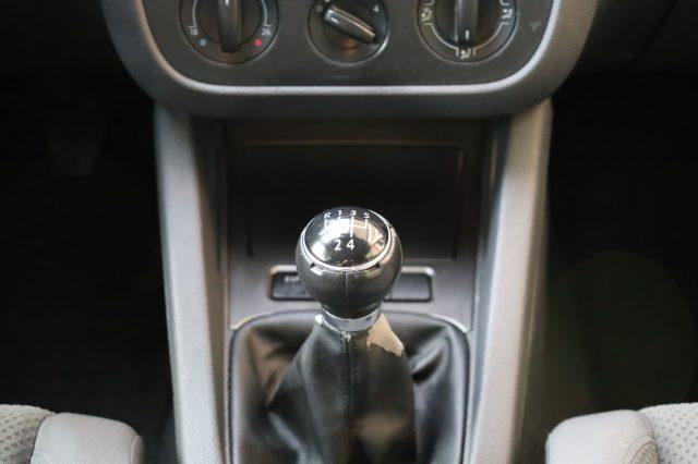 VOLKSWAGEN Golf V 1.6 Benzina 5 Porte Comfortline per NEOPATENTATI