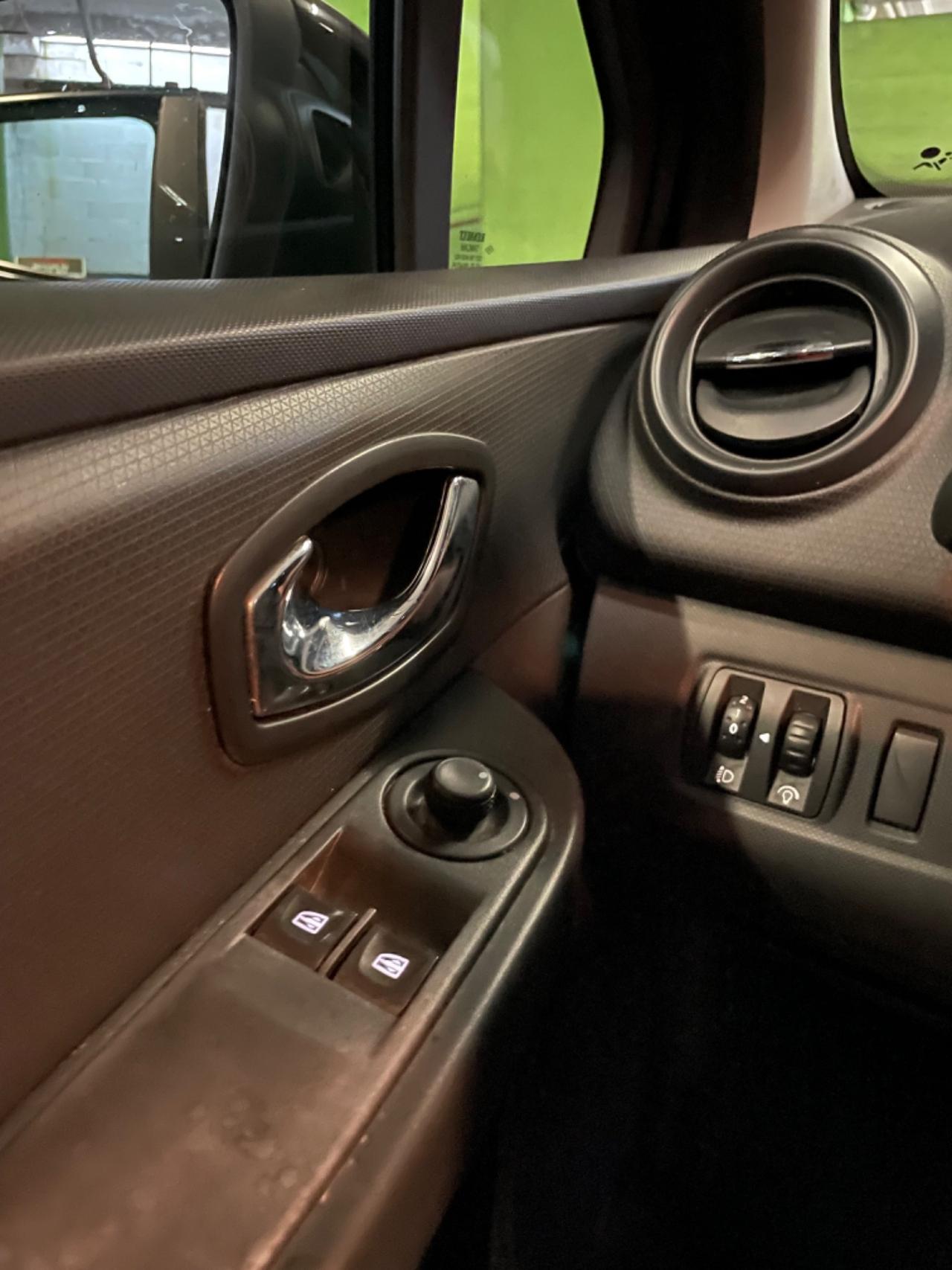 Renault Clio 1.2 Neopatentati Euro 5 Sensori Park