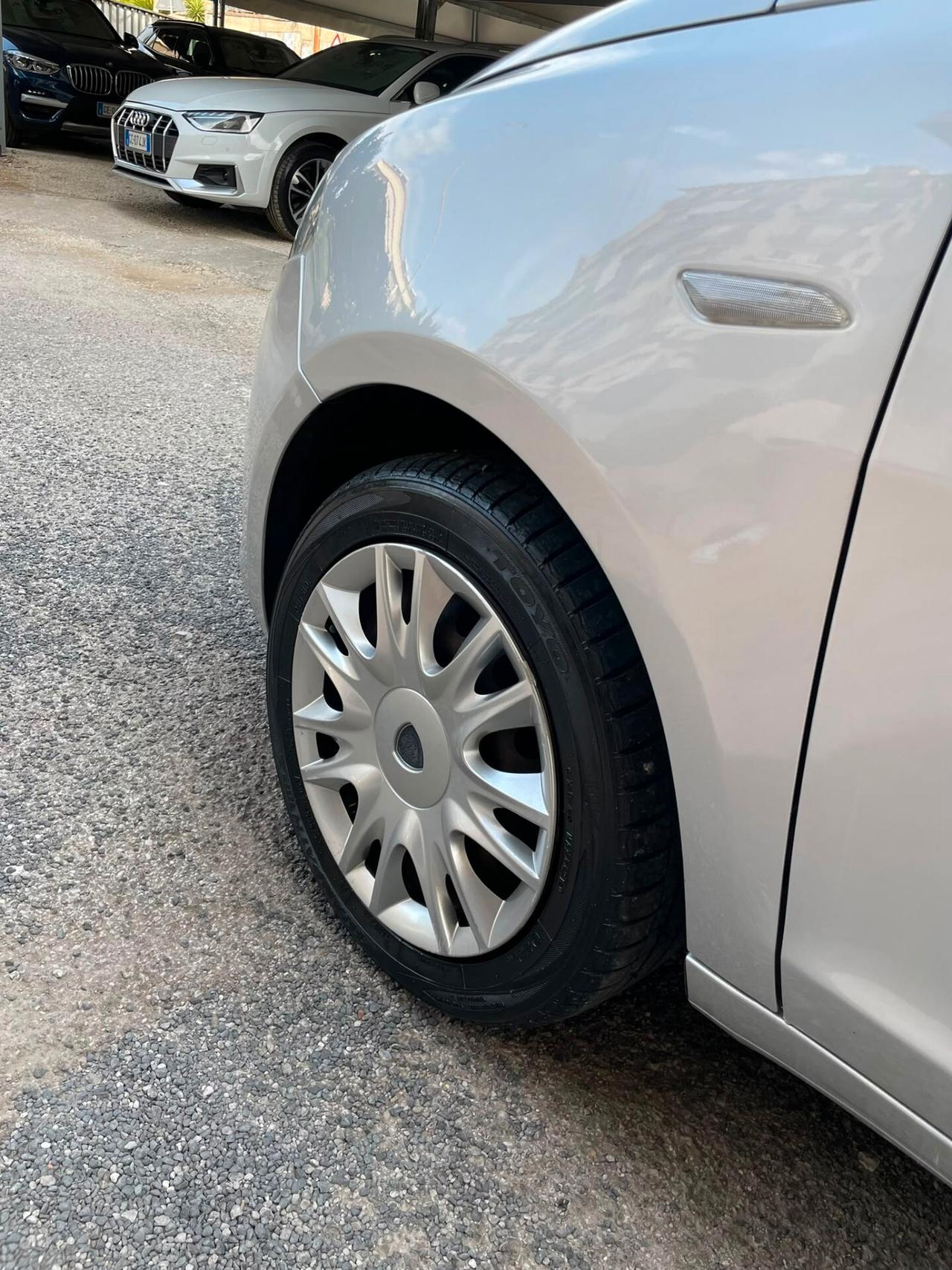 Lancia Ypsilon 1.2 69 CV 5 porte S&S Silver