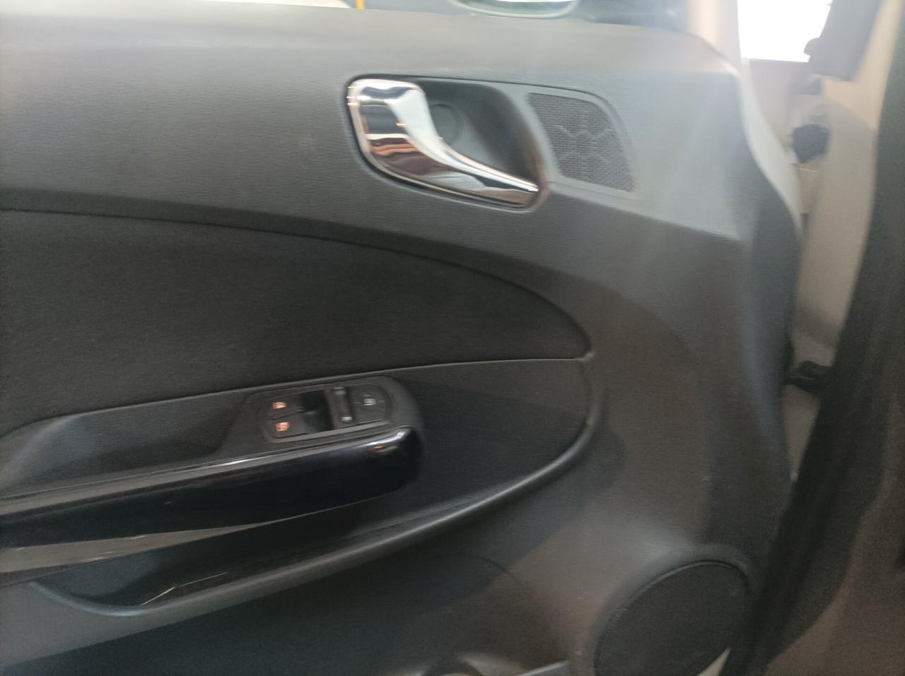 Opel Corsa 1.2 3 porte b-color 132000KM-2013
