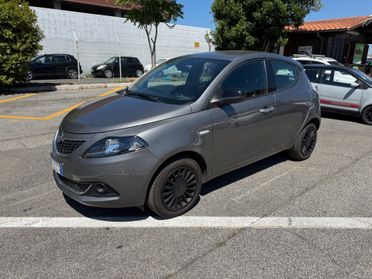 Lancia Ypsilon 1.0 FireFly 5 porte S&S Hybrid Ecochic Silver