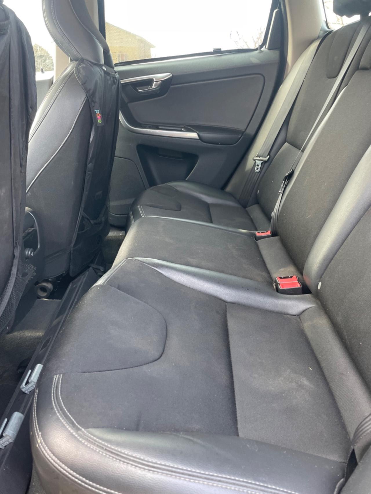 Volvo XC 60 XC60 D3 Geartronic R-design Kinetic