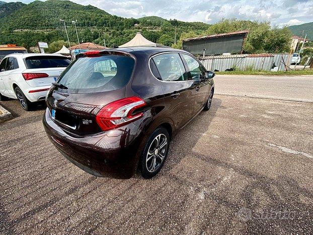 Peugeot 208 1.6 Hdi Allure 5 Porte Navi