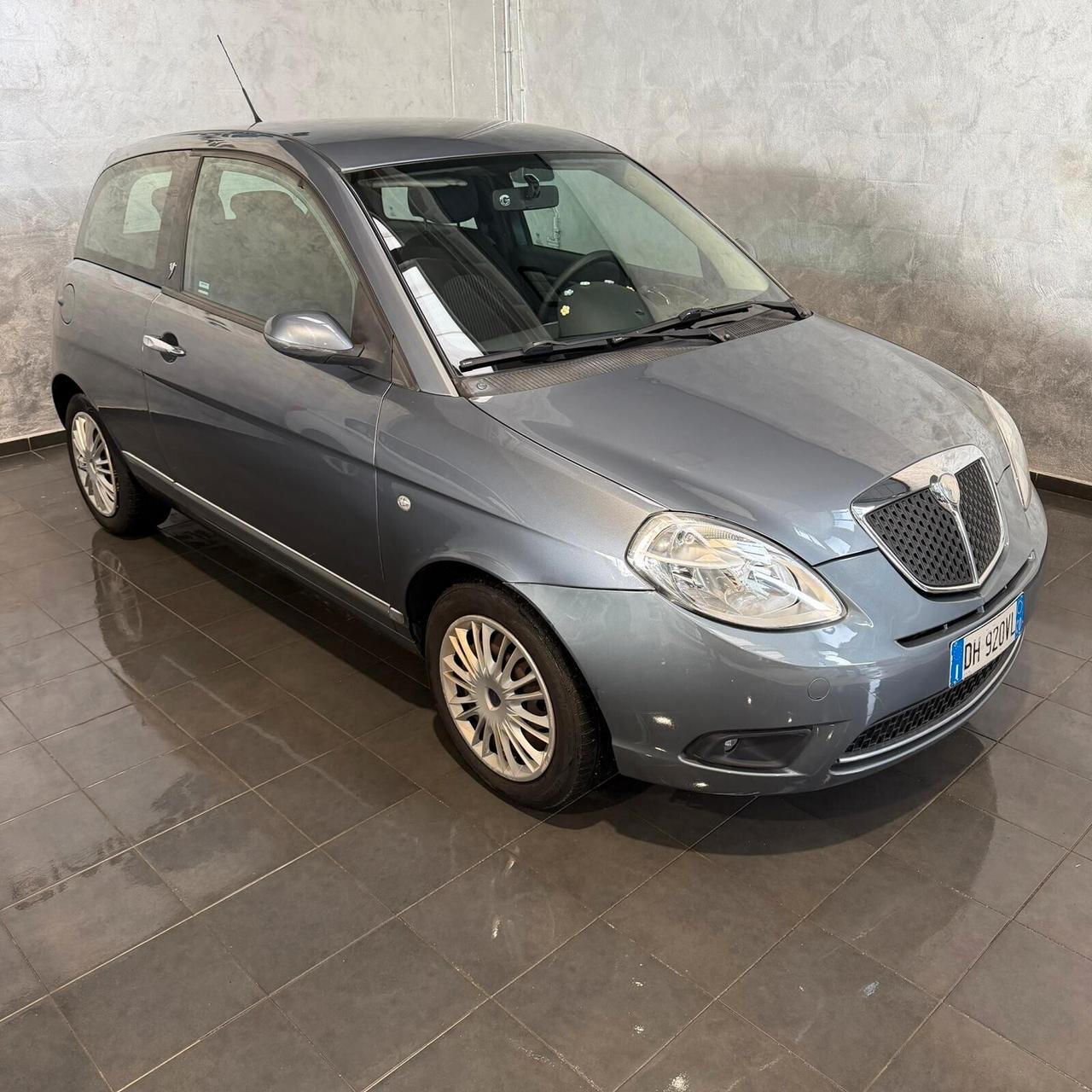 Lancia Ypsilon Benzina Neopatentati