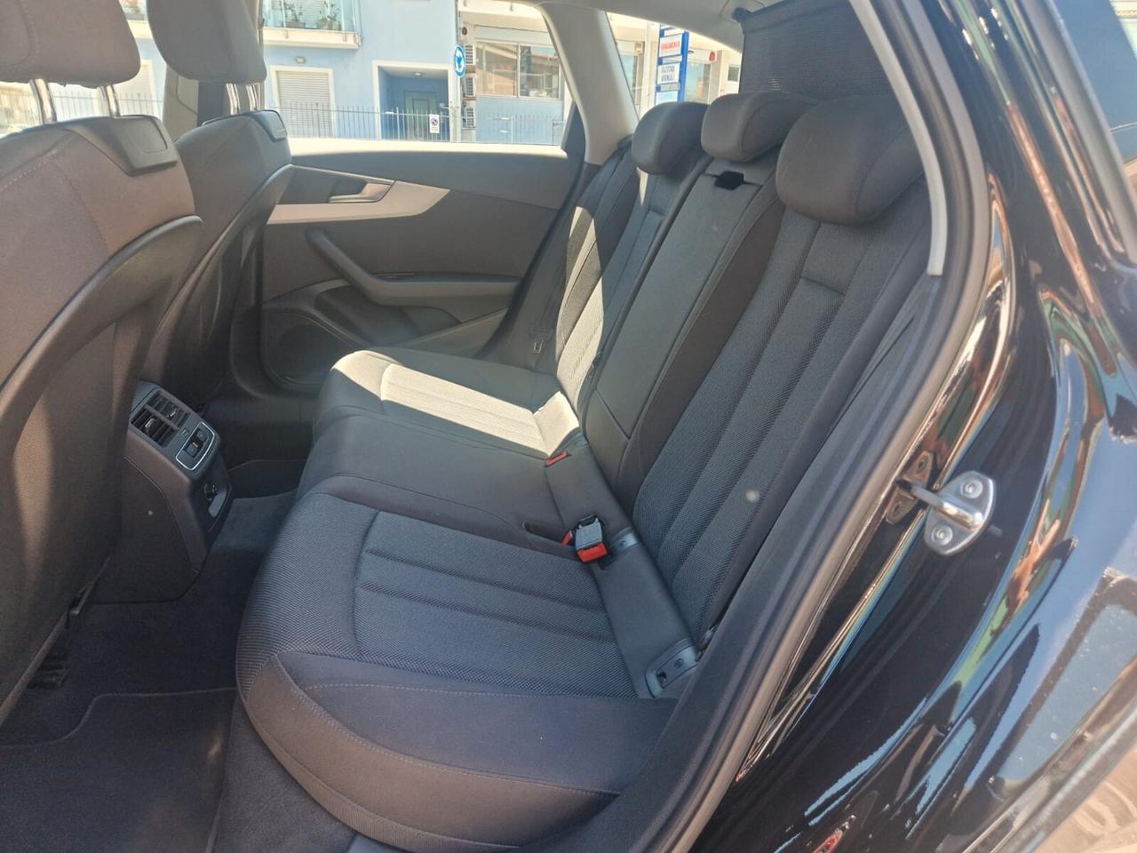 Audi A4 Avant 30 TDI/136 CV S tronic S line edition