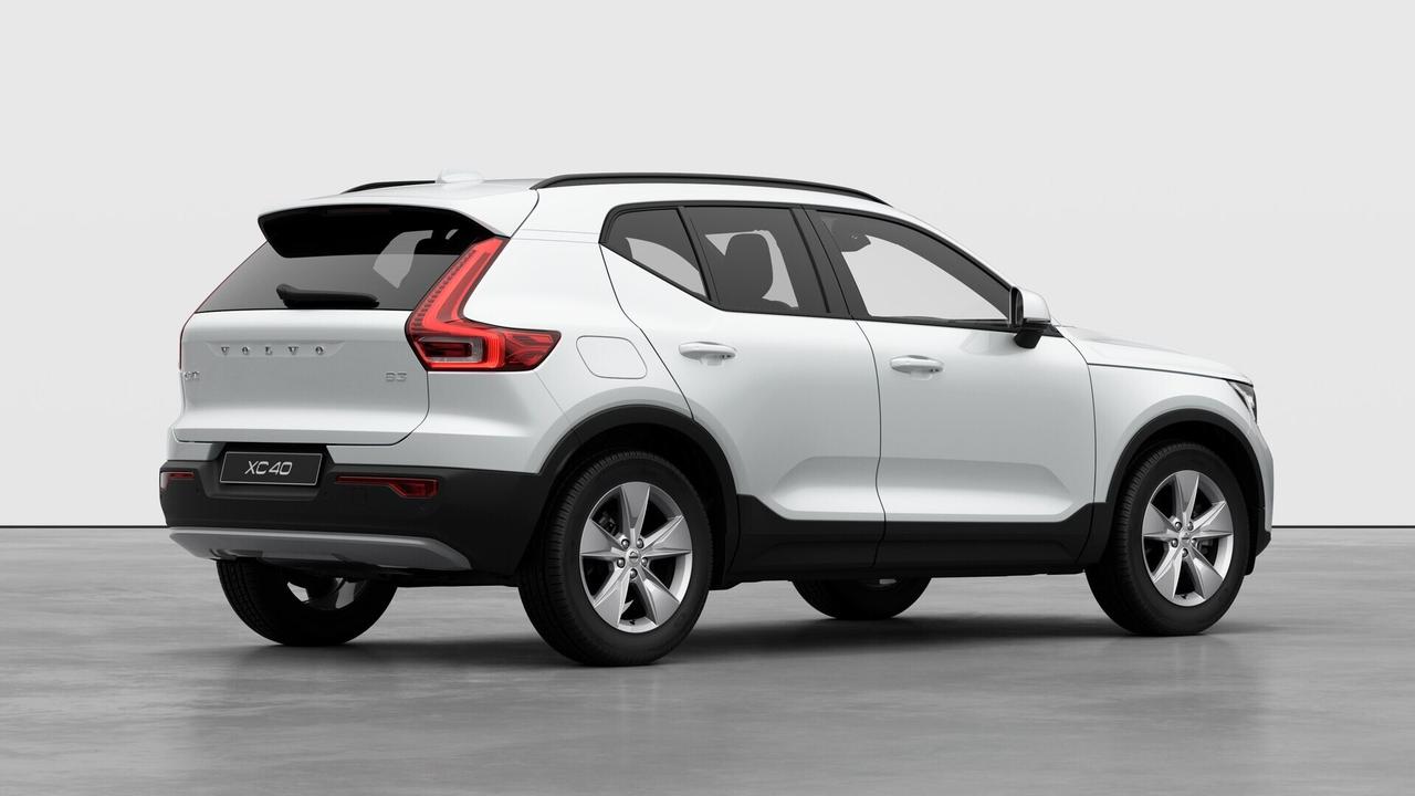 Volvo XC40 Mild Hybrid B3 163cv Crystal White