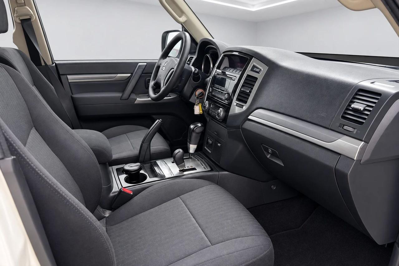 Mitsubishi Pajero 3.2 5p. 7 POSTI - GANCIO