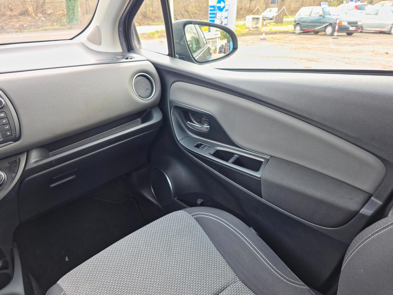 Toyota Yaris 1.5 Hybrid 5 porte Active 2015-E6B Automatico NEO