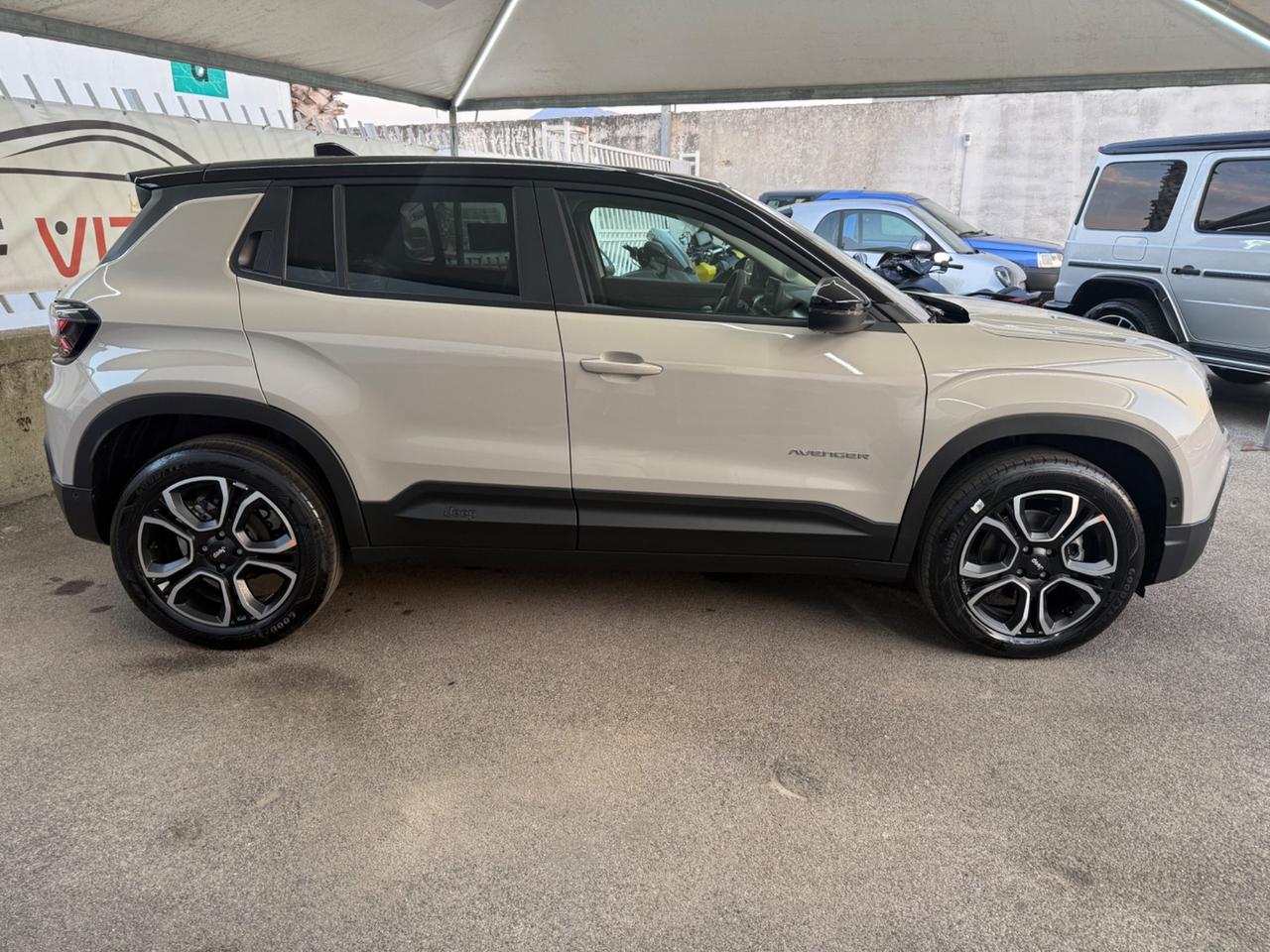 Jeep Avenger 1.2 Turbo 100 CV MHEV Summit