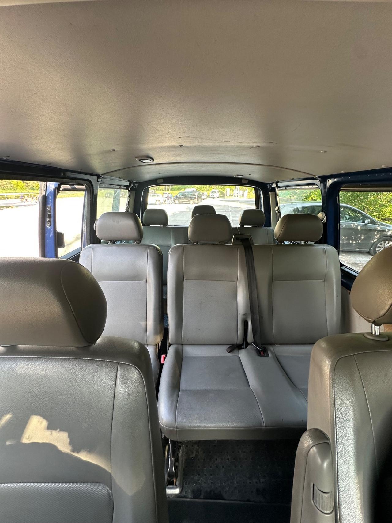 Volkswagen Transporter 4 Motion 9 posti
