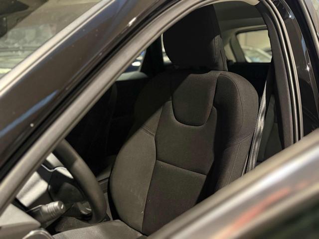 VOLVO XC60 B4 (d) Geartronic Momentum Pro