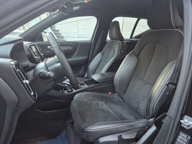 VOLVO XC40 T5 Recharge Plug-in Hybrid R-design