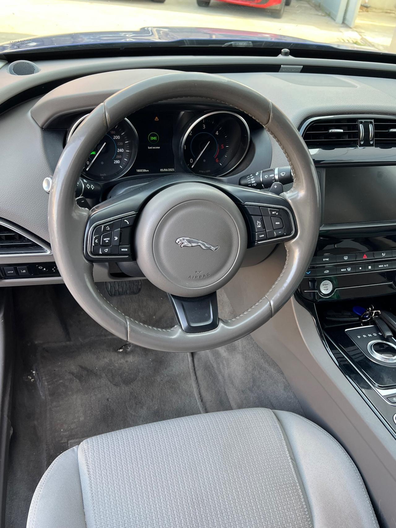Jaguar XE 2.0d i4 Prestige 163cv auto