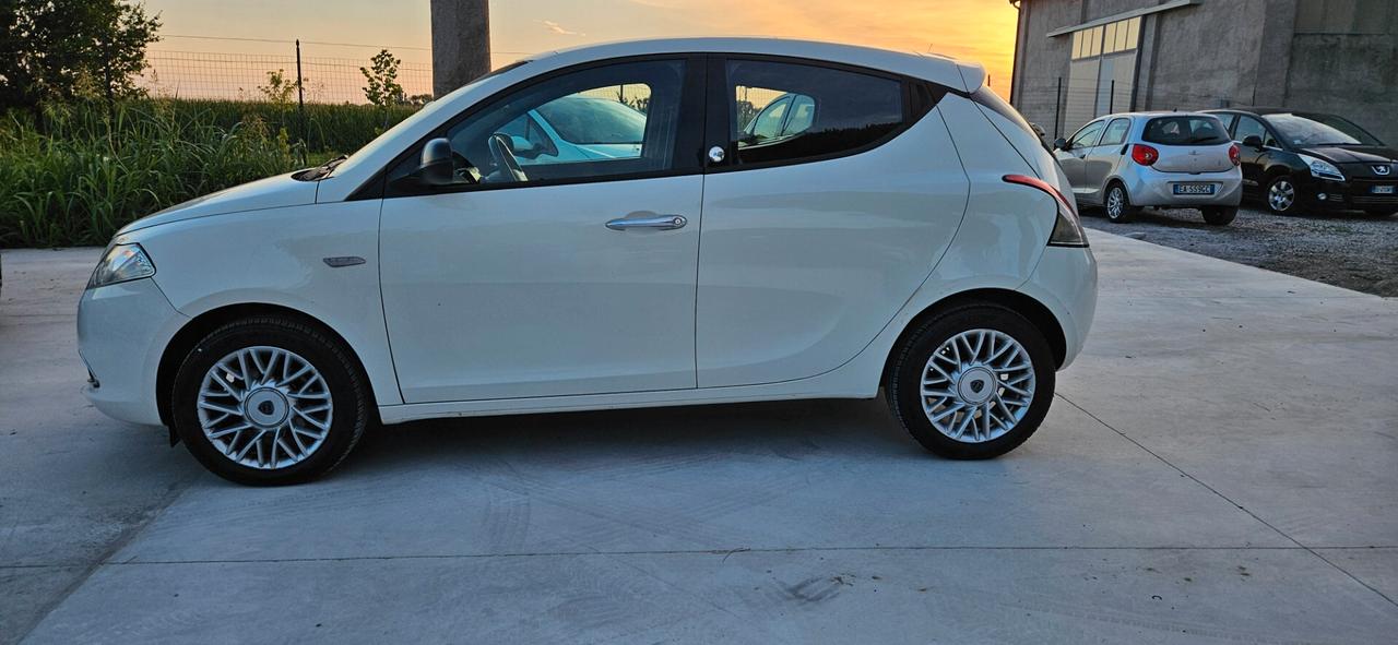 Lancia Ypsilon 1.2 69 CV 5 porte GPL Ecochic Silver