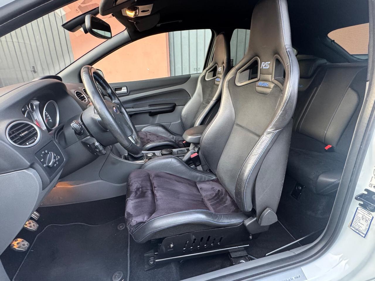 Ford Focus 2.5T (305CV) 3p. RS