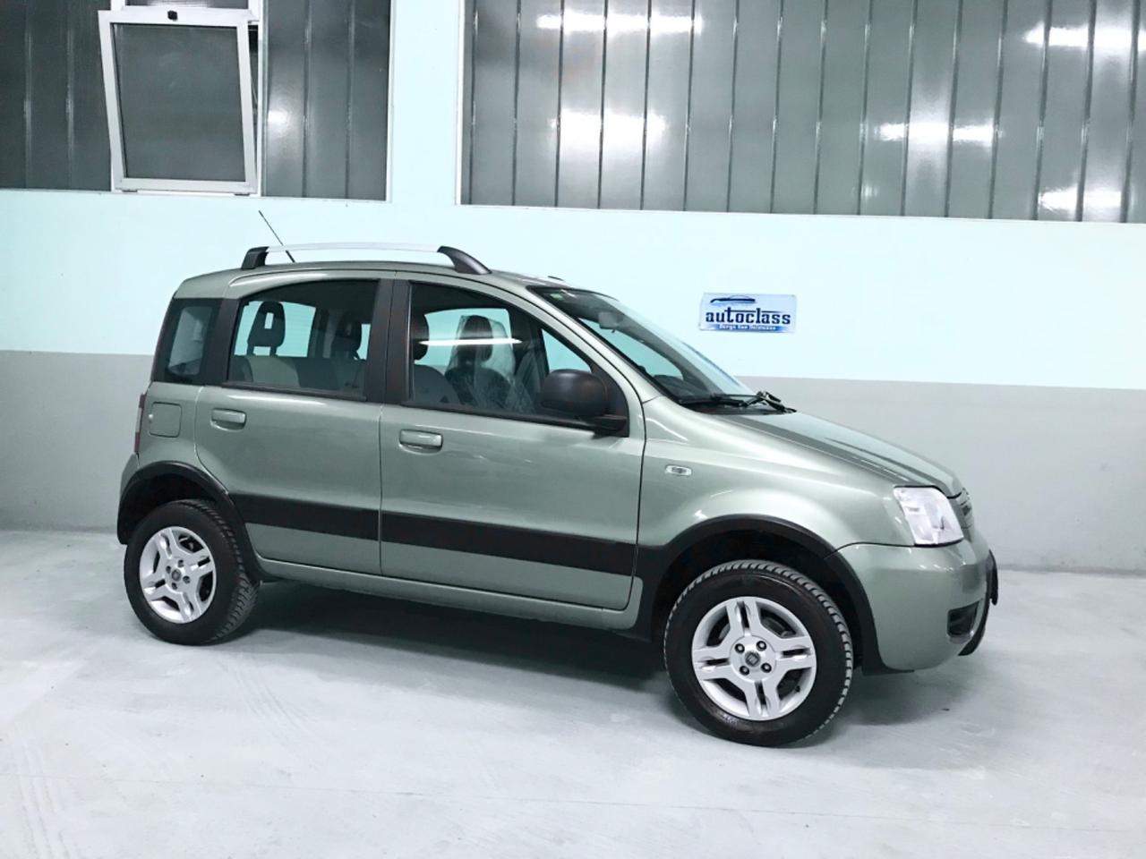 Fiat Panda 4X4 1.3 MJT 16V DPF Climbing