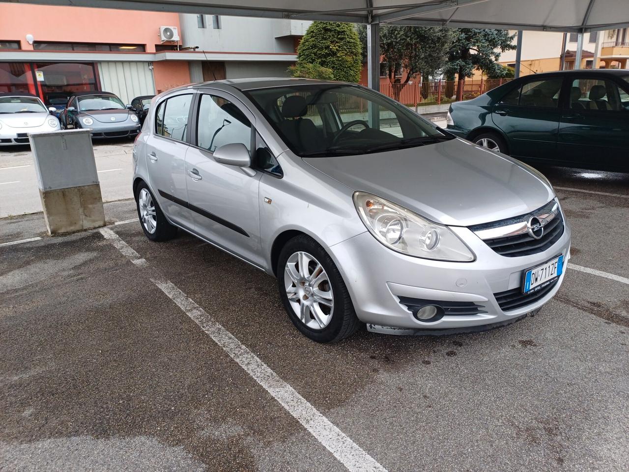 Opel Corsa 1.2 5 porte Easytronic Cosmo adatta a neopatentati
