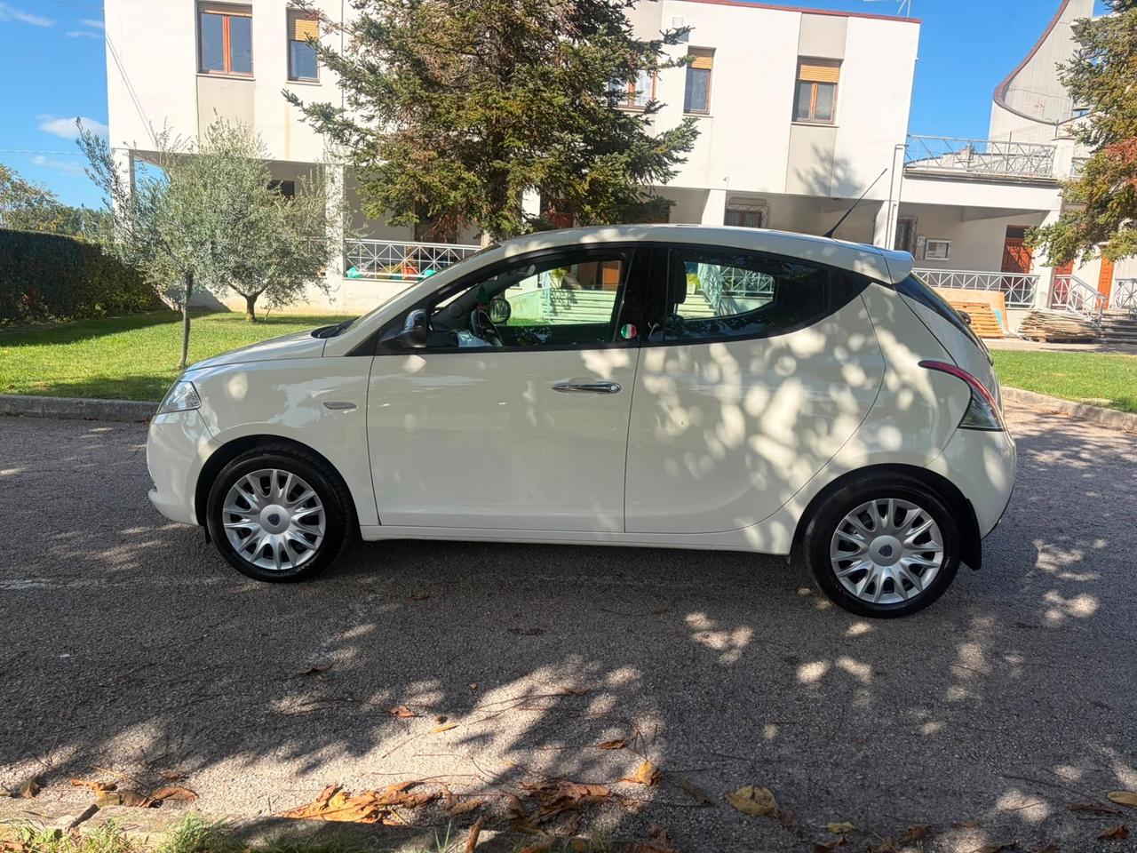 Lancia Ypsilon 1.2 elefantino
