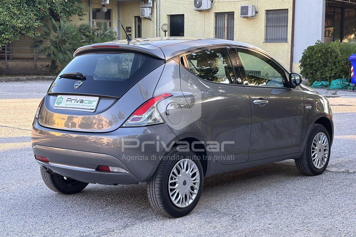 LANCIA Ypsilon 0.9 TwinAir 85 CV 5 porte Metano Ecochic Silver
