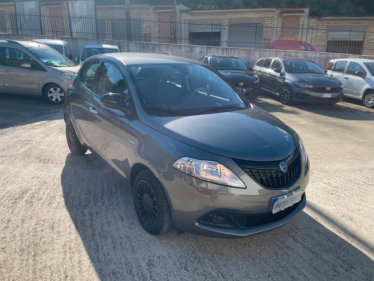 Lancia Ypsilon 1.0 FireFly 5 porte S&S Hybrid Ecochic Silver