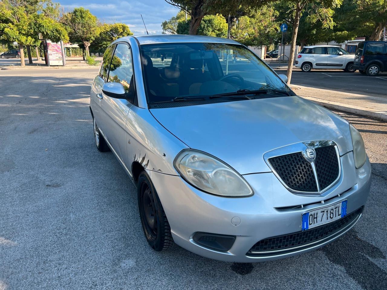 Lancia Ypsilon 1.3 MJT 75 CV Oro Giallo