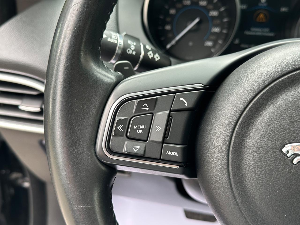 Jaguar F-Pace 2.0 D 180 CV AWD Prestige
