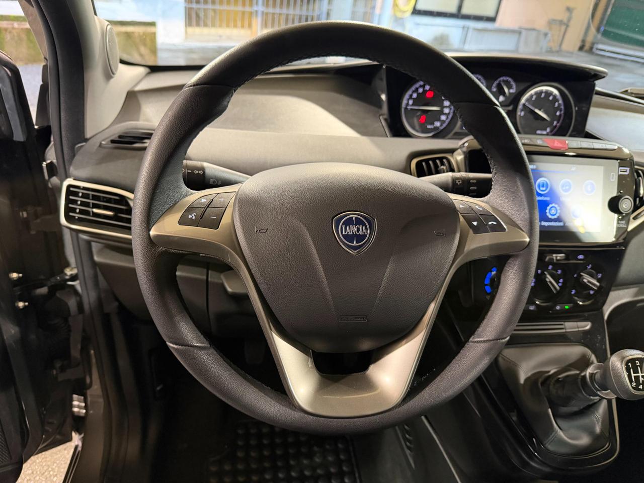 Lancia Ypsilon 1.0 firefly hybrid Gold s&s 70cv