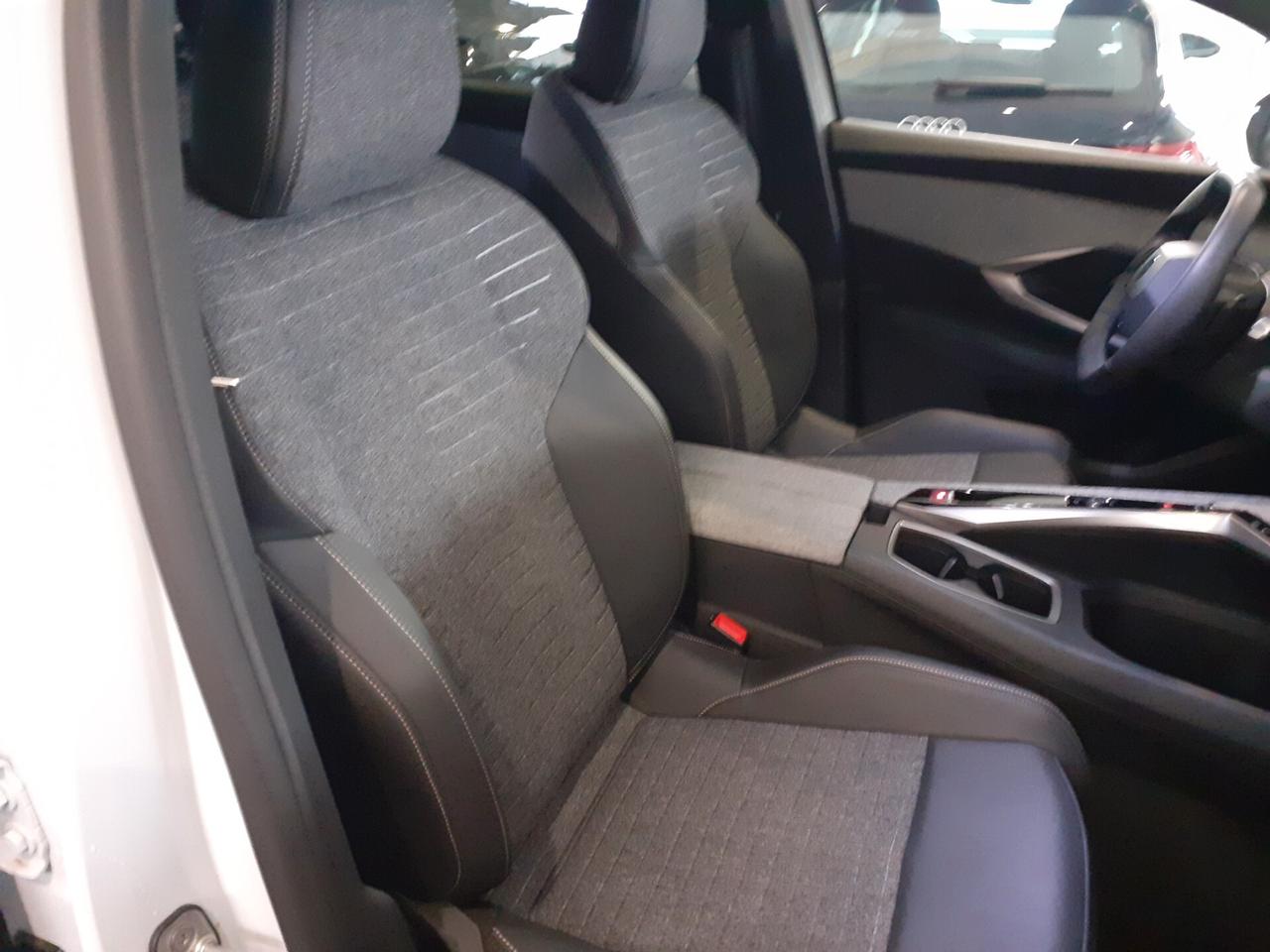 Peugeot 5008 Hybrid 145 e-DCS6 Allure