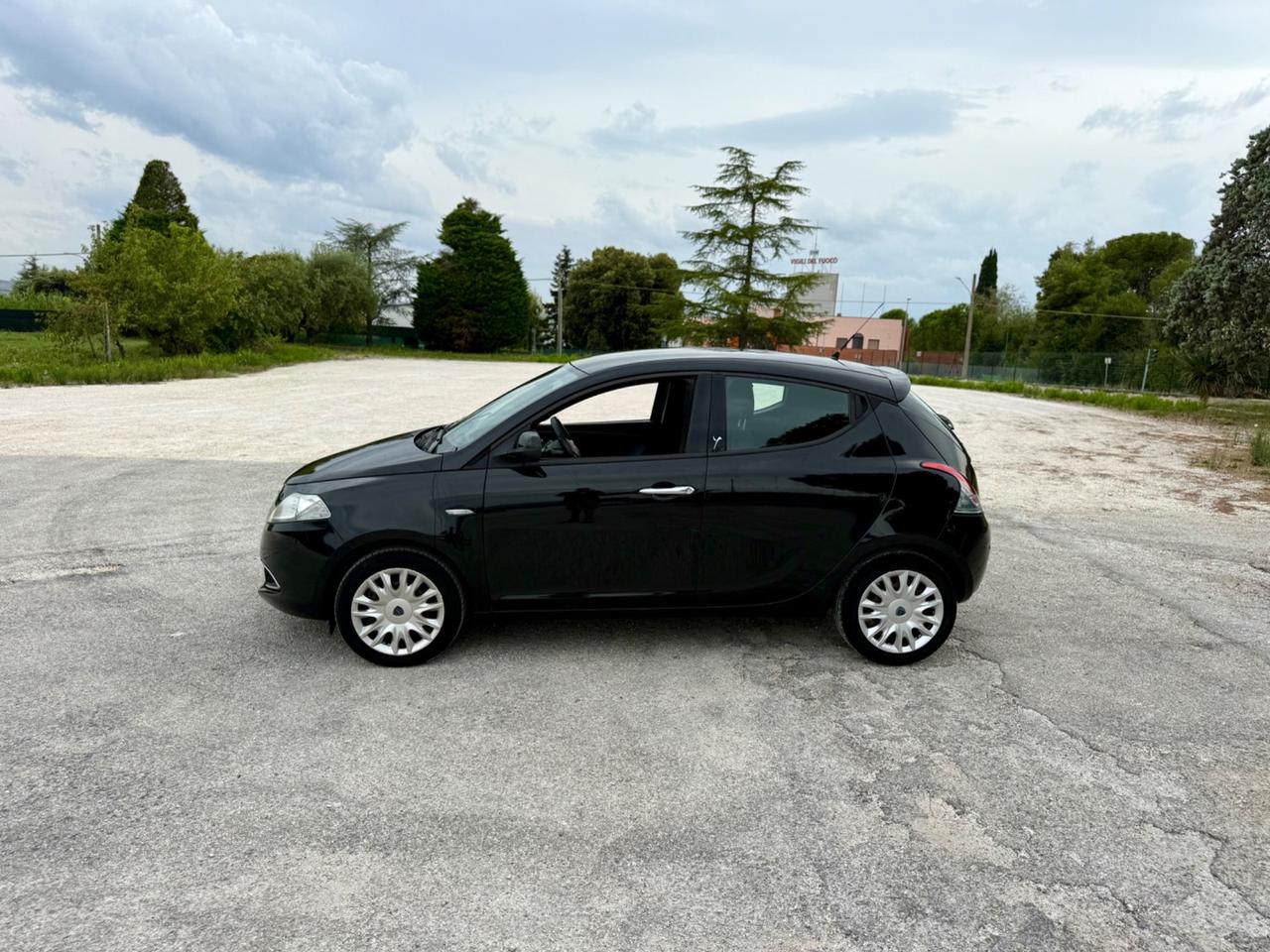 Lancia Ypsilon 1.2 benzina 5porte NEOPATENTATI