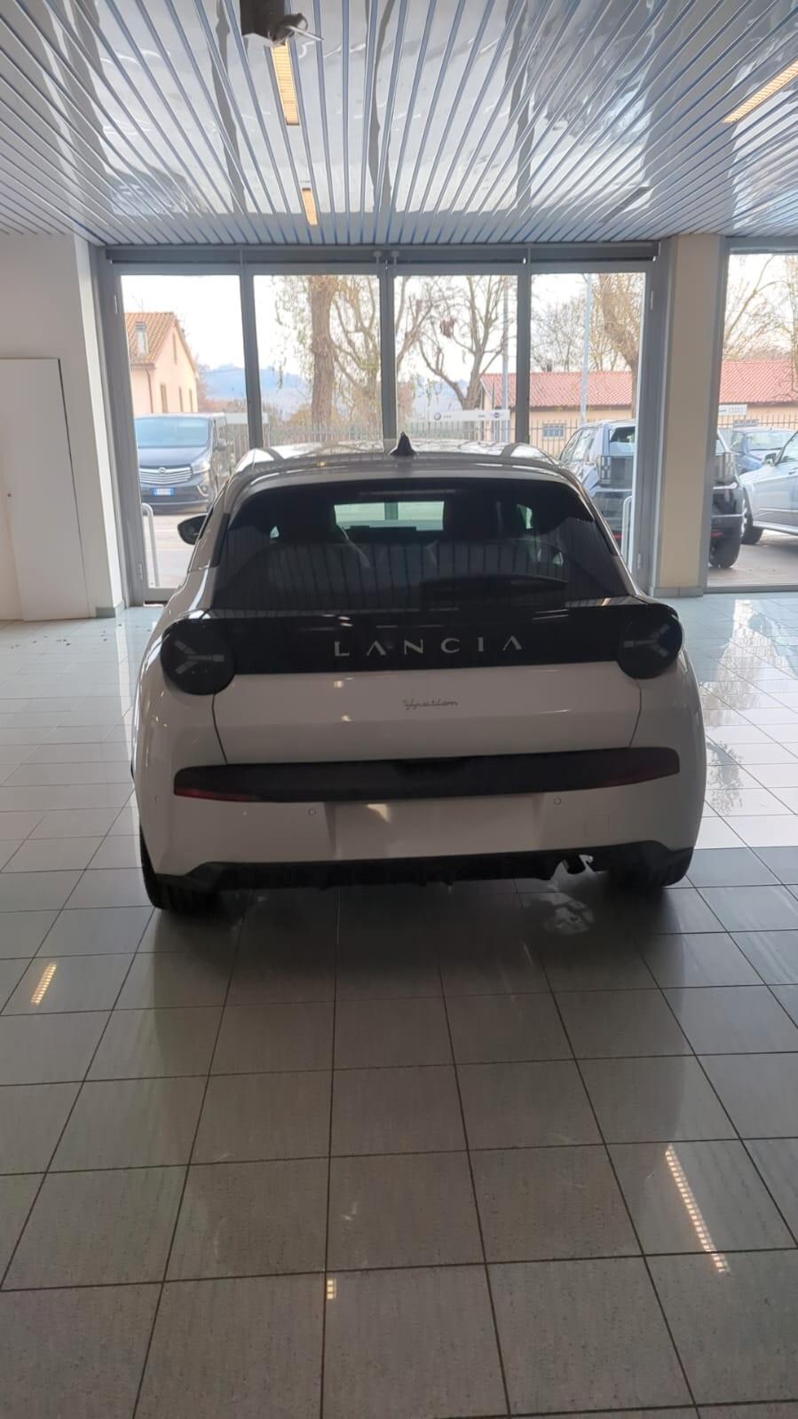 Lancia Ypsilon Hybrid e-DCT