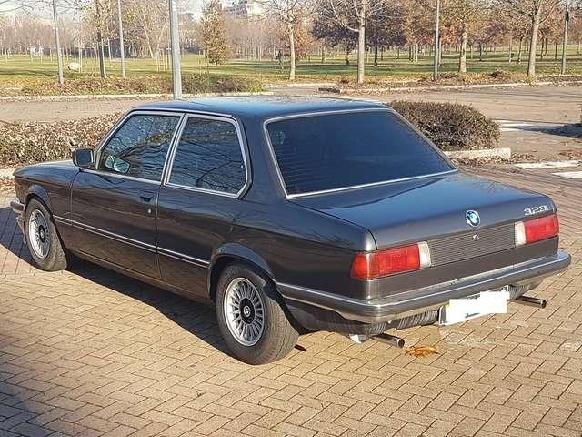 BMW 323 i coupè