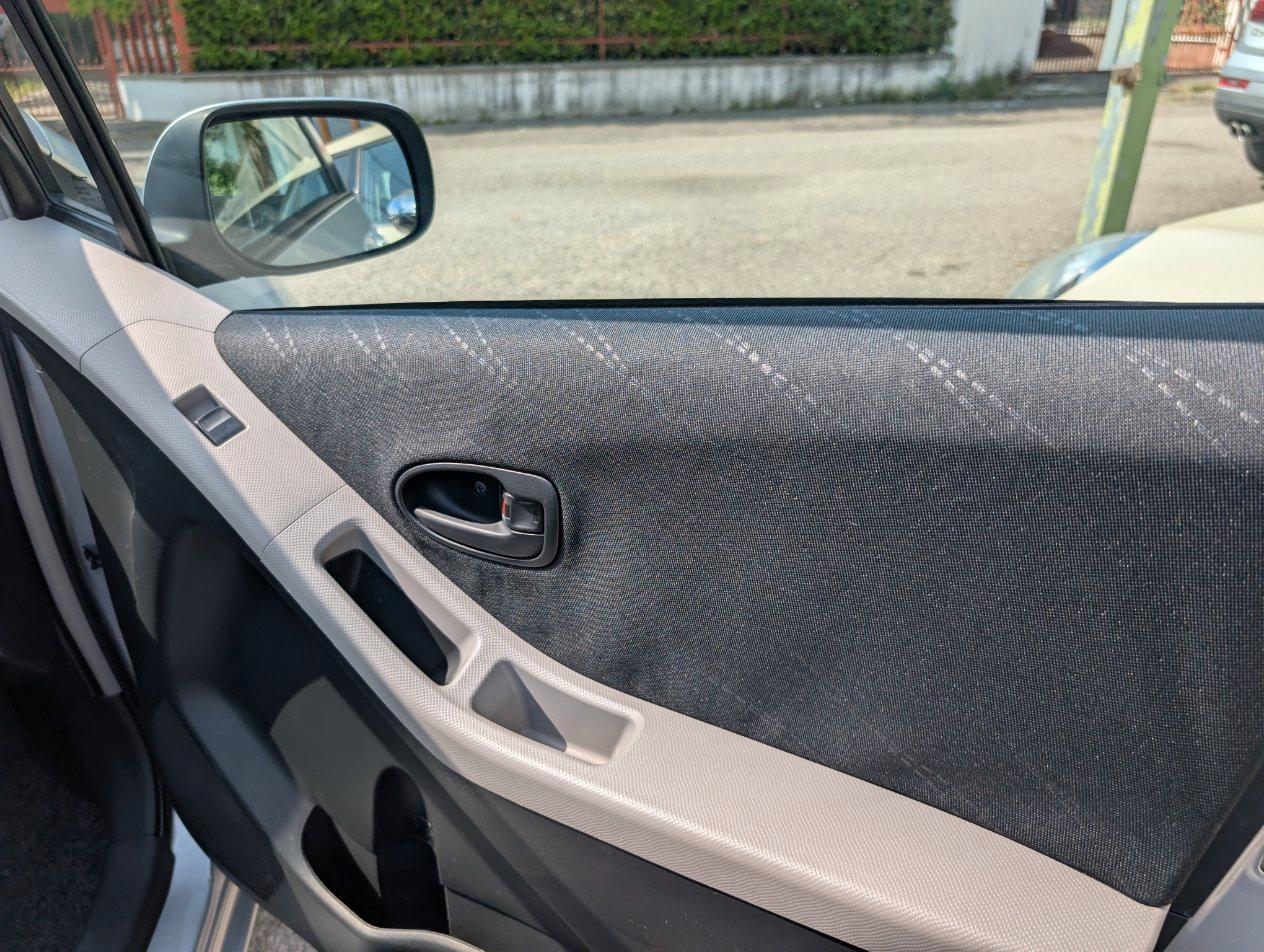 Toyota Yaris 5P 1.0 km 59.999 Neopatent. benzina Sol