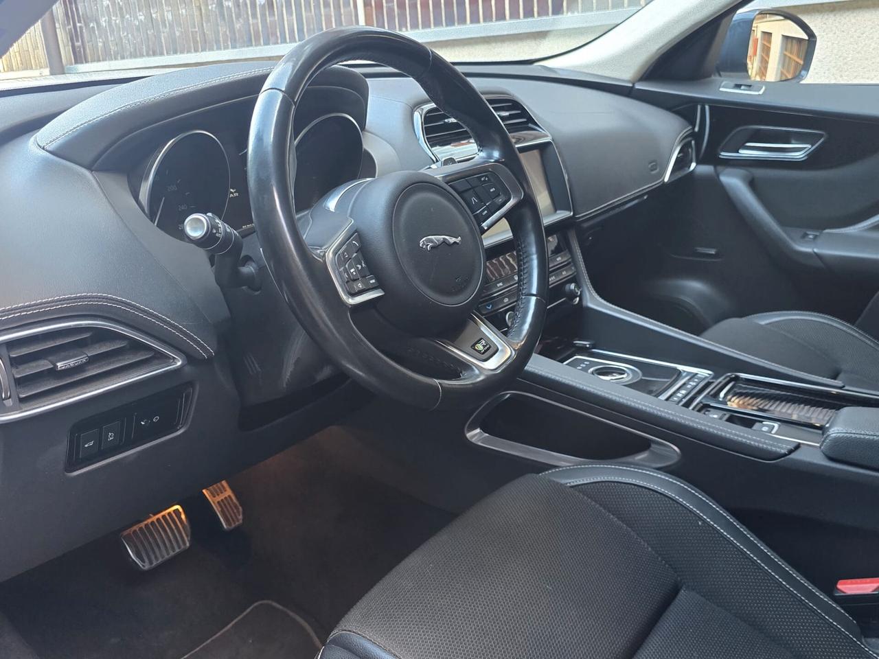 Jaguar F-Pace 3.0 D V6 300 CV AWD aut. R-Sport