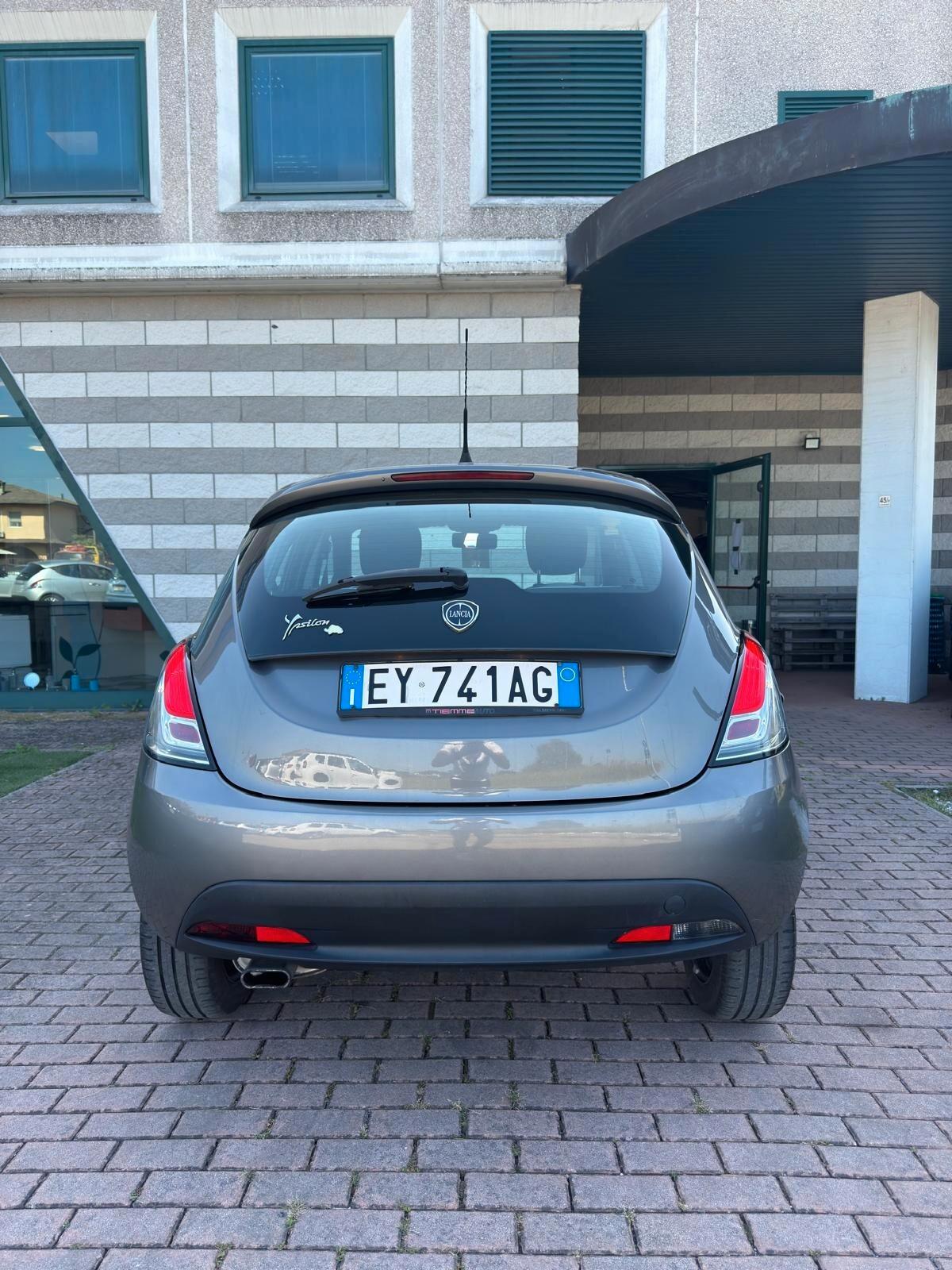 Lancia Ypsilon 1.2 69 CV 5 porte Silver