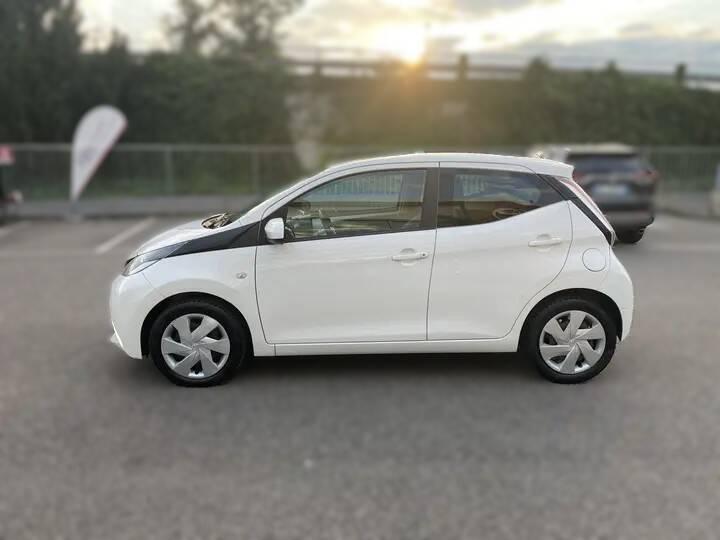 Toyota Aygo 1.0 x-play 5p m-mt my15