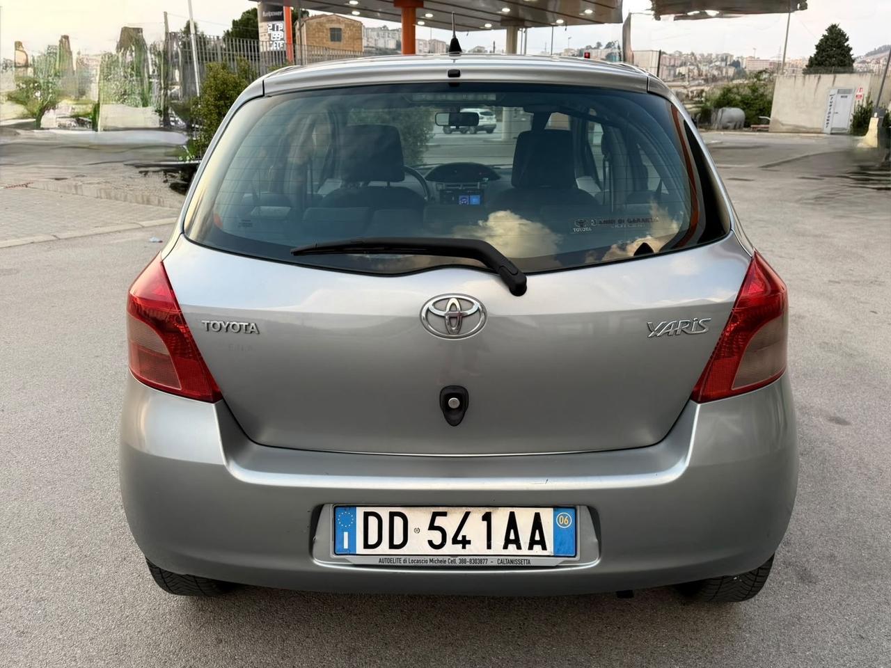 Toyota Yaris 1.0 5 porte