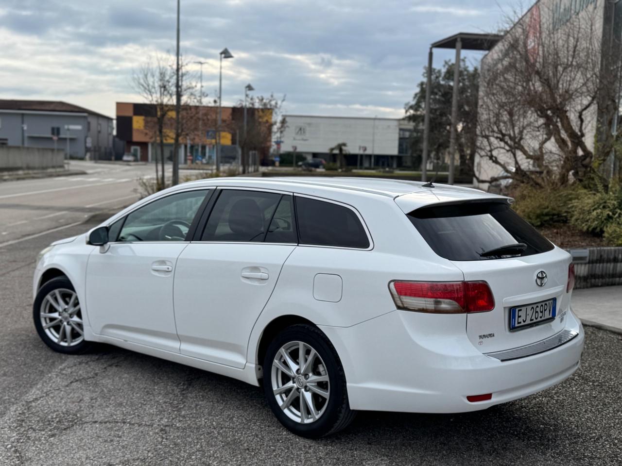Toyota Avensis 2.0 D-4D 126cv Solo per Export