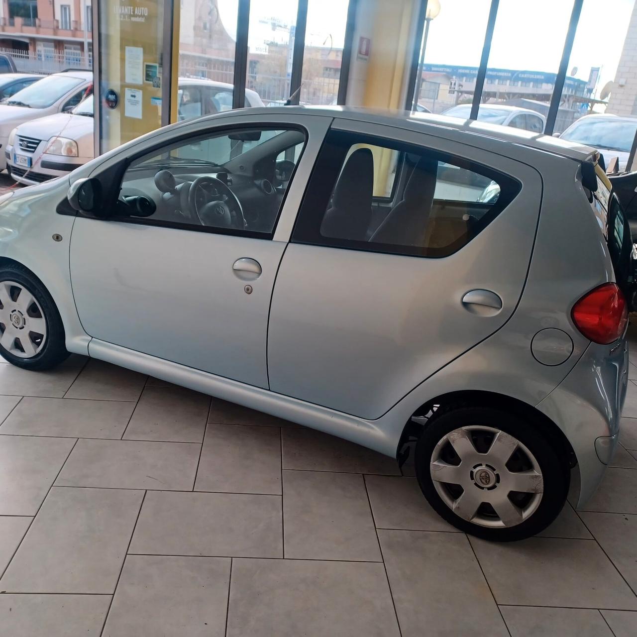 100248KM AYGO 1.0 NEOPATENTATI ECONOMICA