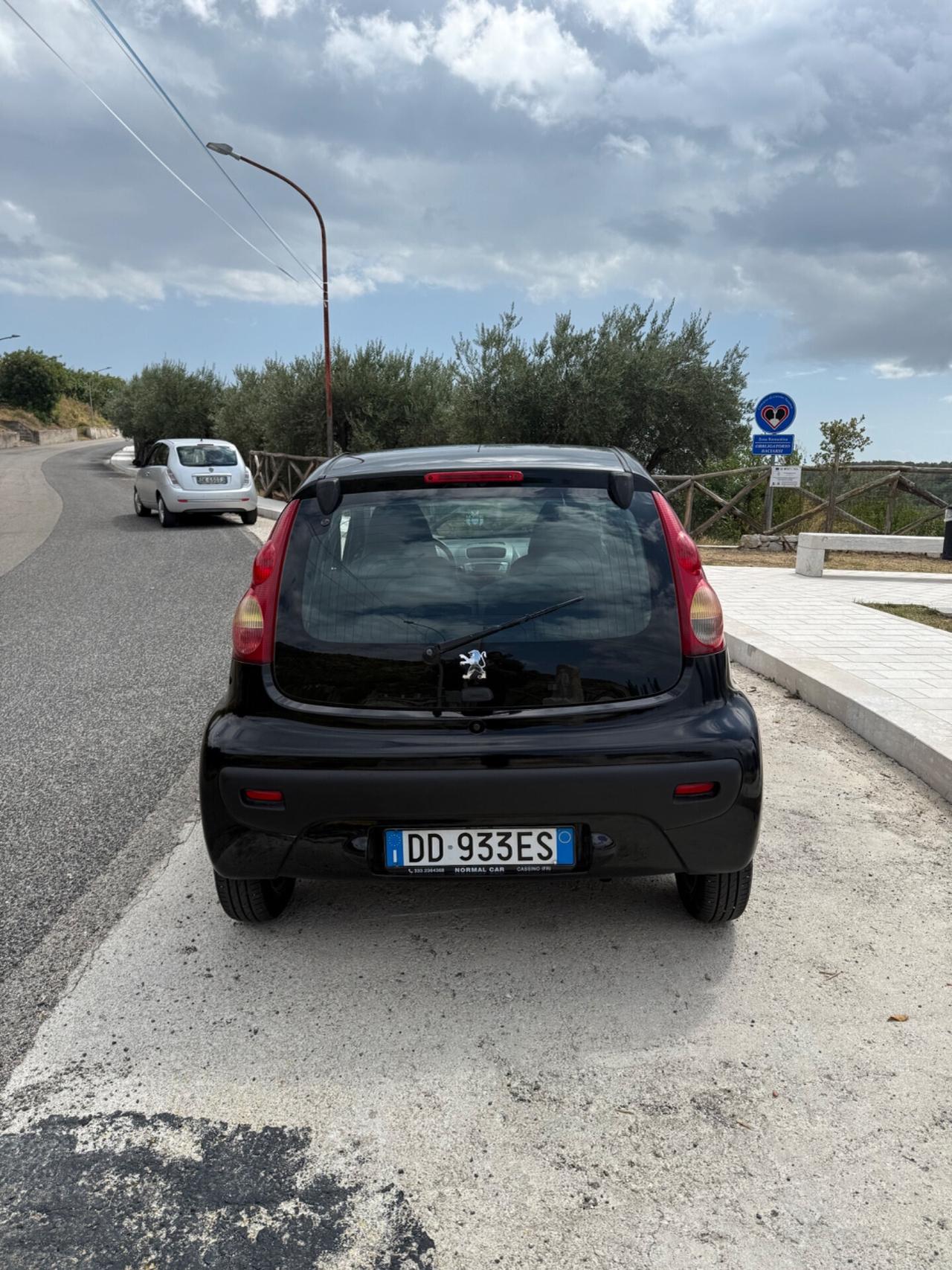 Peugeot 107 1.0 68CV 5p. Sweet Years ok neop.