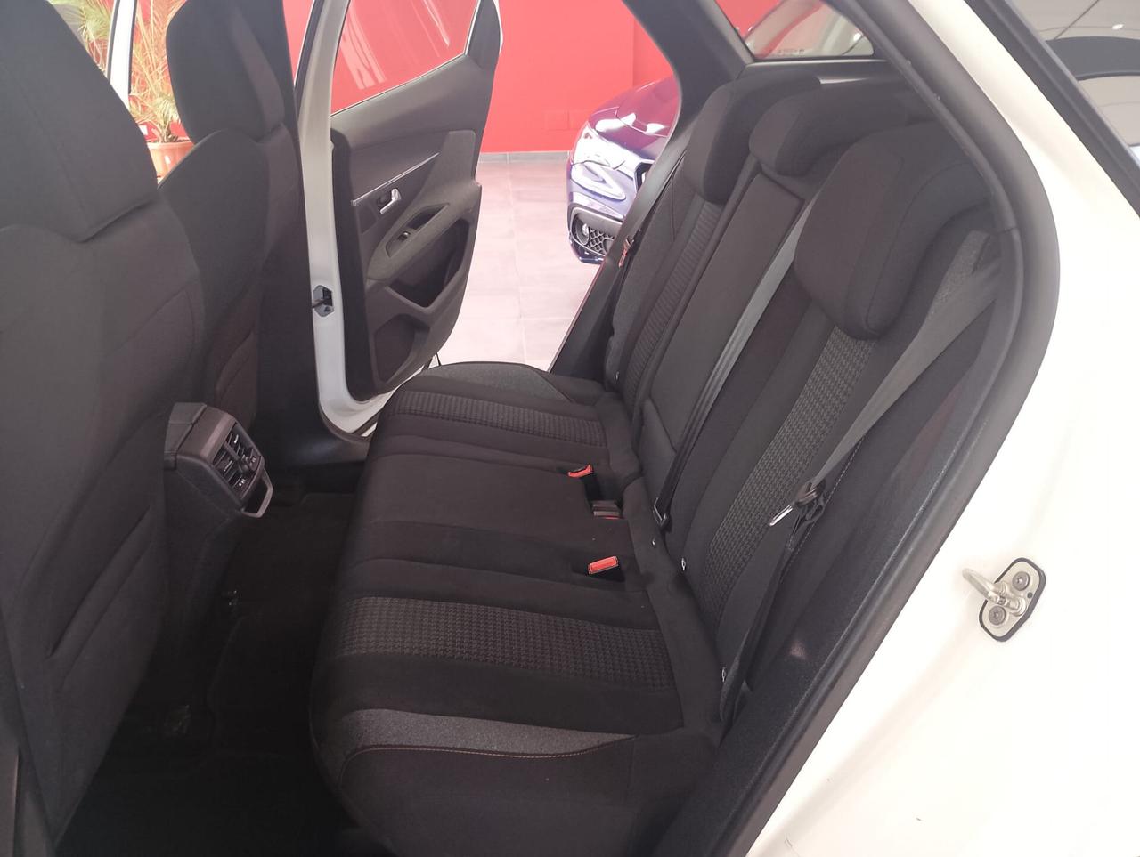 Peugeot 3008 BlueHDi 130 S&S Active Business