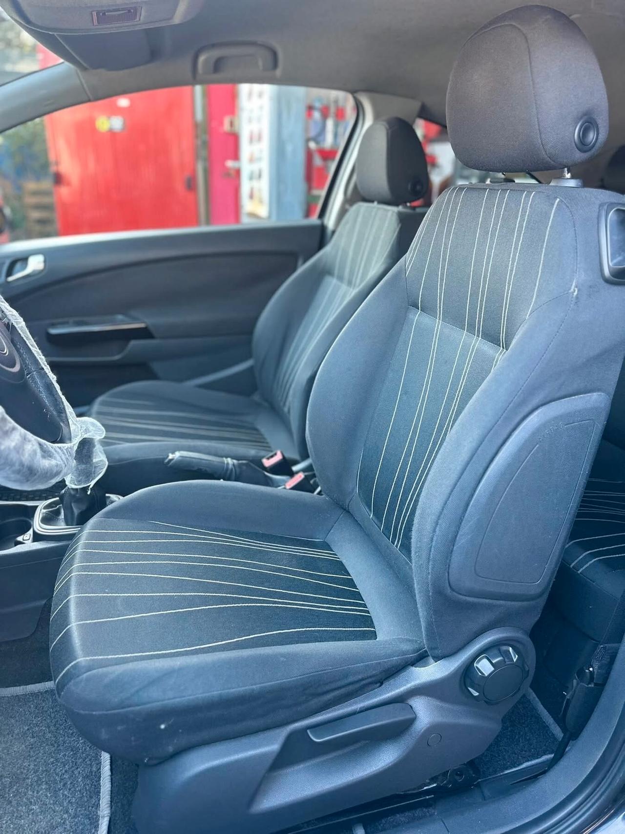 Opel Corsa 1.2 80CV 5 porte GPL-TECH Edition NEOPATENTATI