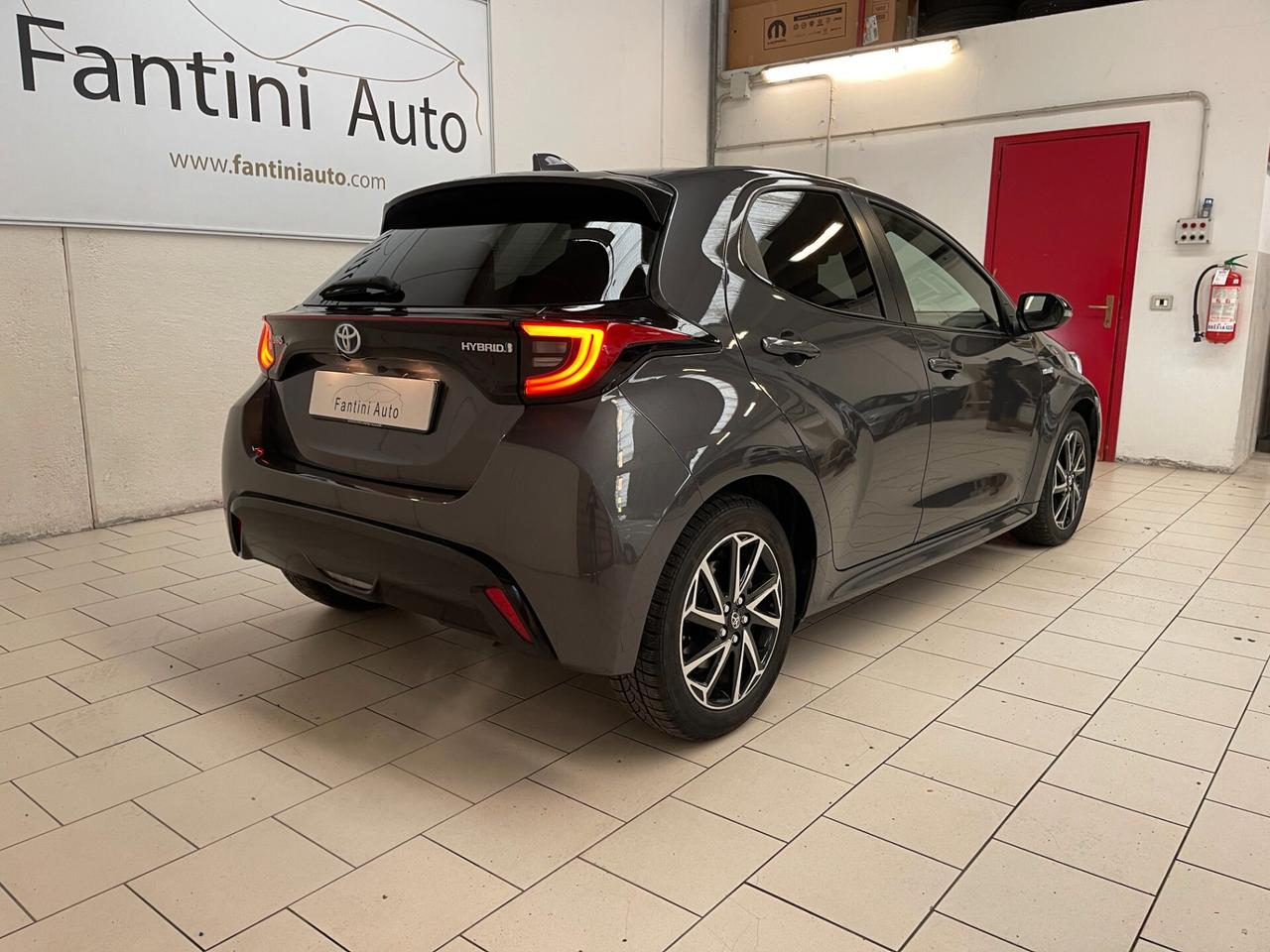 Toyota Yaris Lounge 1.5h cvt c.auto-OK Neopatentati-LEGGI SOTTO