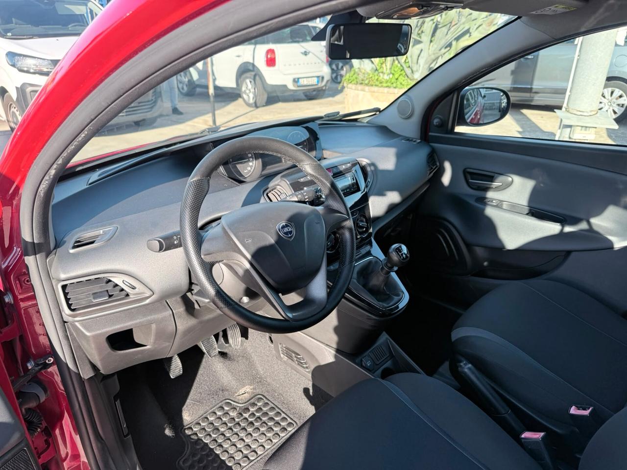 Lancia Ypsilon 1.2 69 CV 5 porte Silver